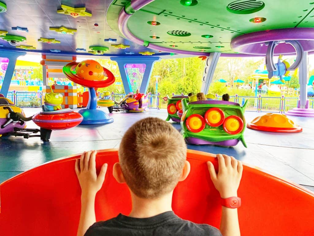alien swirling saucer at disney hollywood studios