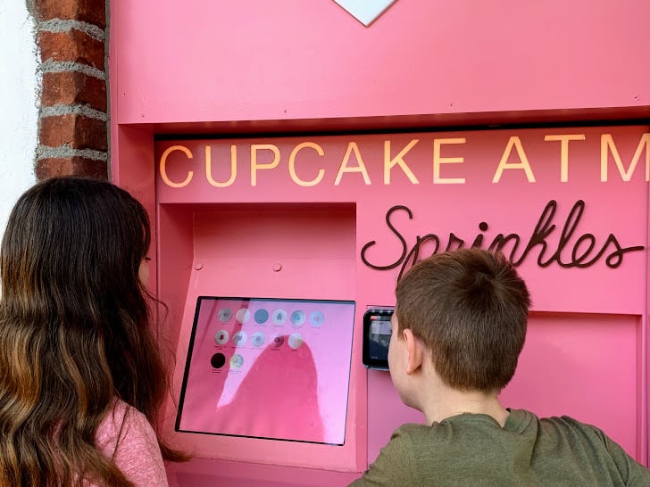 cupcake atm at disney springs